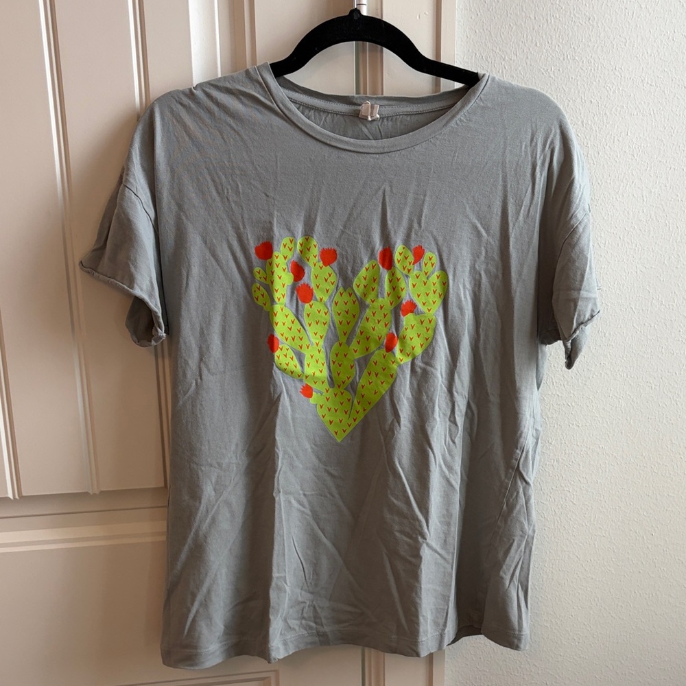 Cactus Heart Graphic Tee in Gray